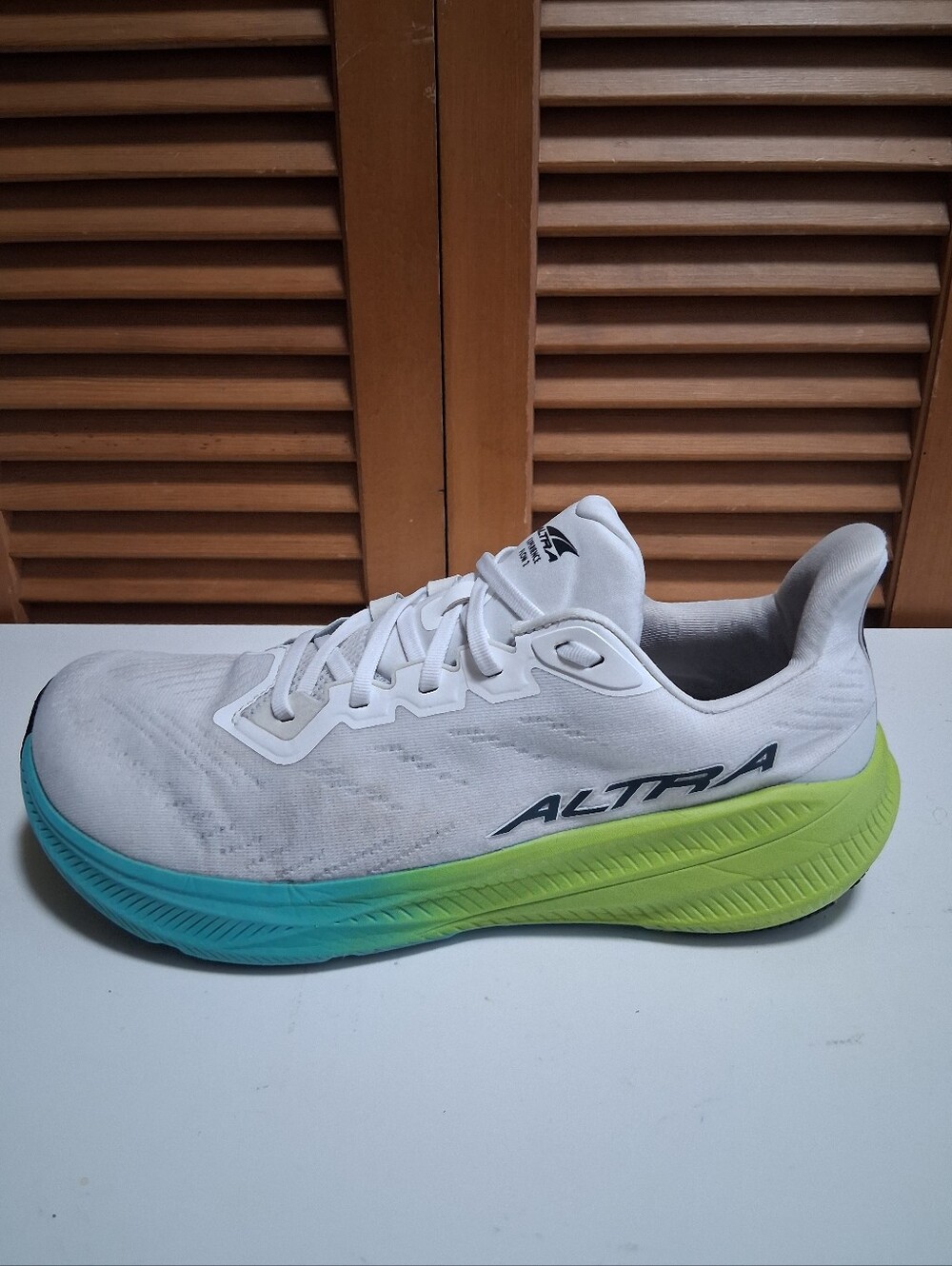 Altra Experience Flow 2 Max Cushion Mens 12 White Green Running Shoes Sneakers
